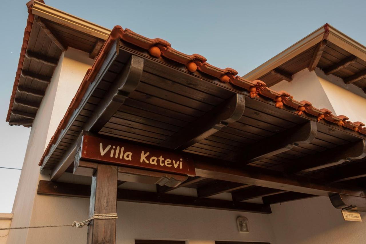 Katevi Luxury Seafront Villa Ierissós Exterior foto